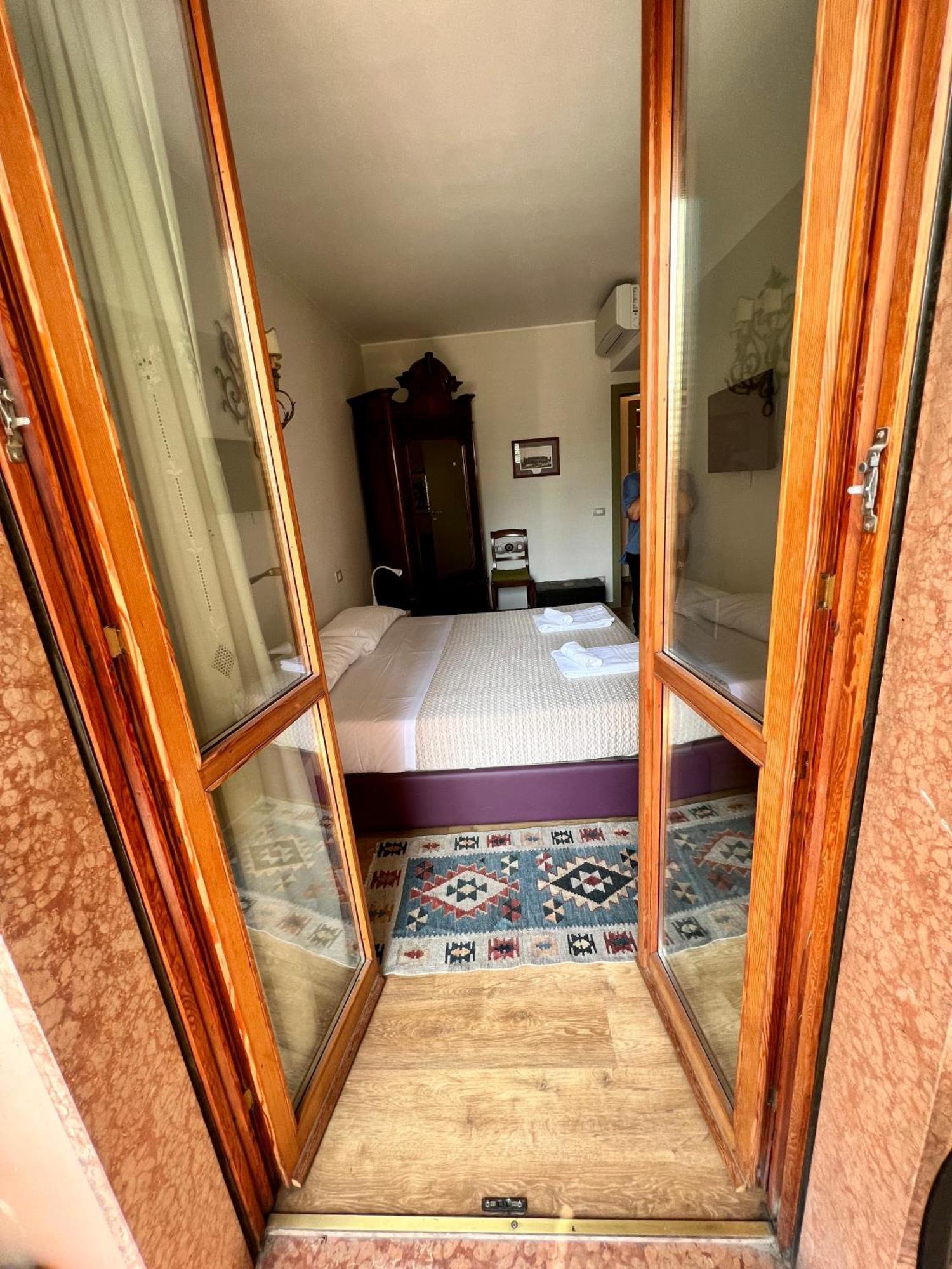 Pensión Avenue 3*